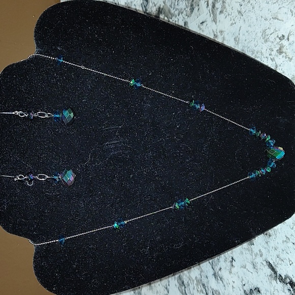 Lovely Iridescent Faceted Bead Necklace and Earrings Set - Picture 2 of 6
